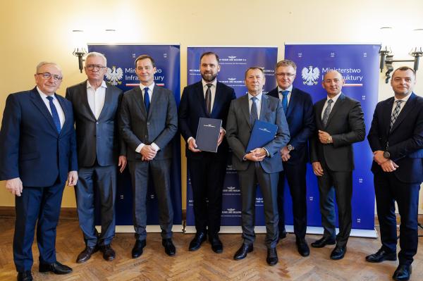 PKP Polskie Linie Kolejowe S.A. w poniedziałek 27 maja podpisały umowę na opracowanie projektów wykonawczych oraz na realizację prac budowlanych w ramach projektu Prace na towarowej obwodnicy Poznania- kliknij aby powiększyć