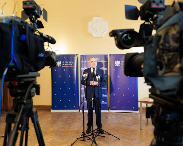 PKP Polskie Linie Kolejowe S.A. w poniedziałek 27 maja podpisały umowę na opracowanie projektów wykonawczych oraz na realizację prac budowlanych w ramach projektu Prace na towarowej obwodnicy Poznania- kliknij aby powiększyć