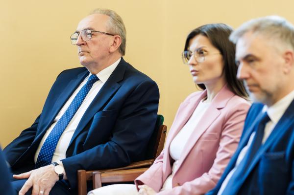 PKP Polskie Linie Kolejowe S.A. w poniedziałek 27 maja podpisały umowę na opracowanie projektów wykonawczych oraz na realizację prac budowlanych w ramach projektu Prace na towarowej obwodnicy Poznania- kliknij aby powiększyć