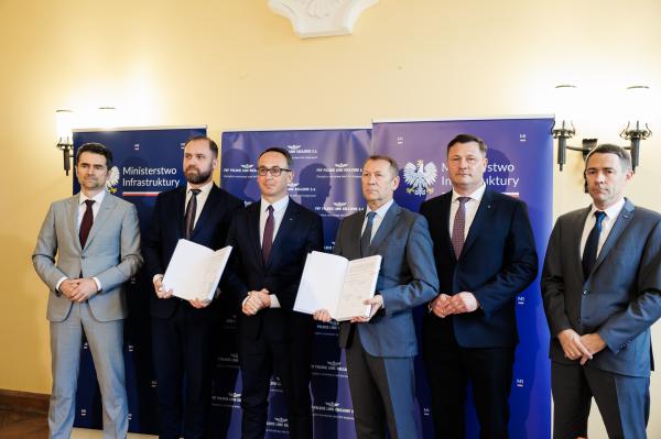 PKP Polskie Linie Kolejowe S.A. w poniedziałek 27 maja podpisały umowę na opracowanie projektów wykonawczych oraz na realizację prac budowlanych w ramach projektu Prace na towarowej obwodnicy Poznania- kliknij aby powiększyć