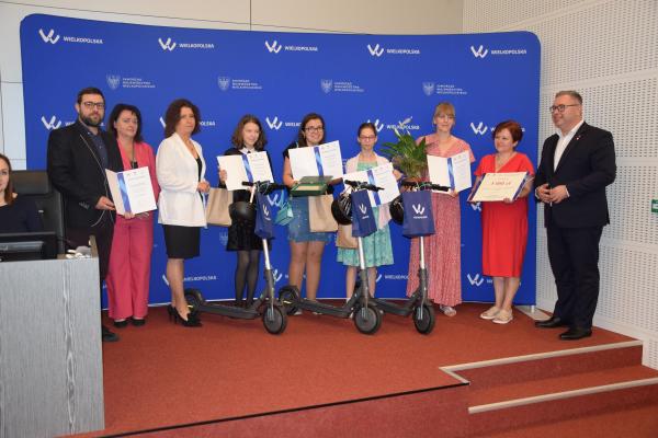 W Urzędzie Marszałkowskim odbyła się gala rozstrzygająca Konkurs Nasz pomysł na ochronę środowiska – IX edycja Odnawialne źródła energii. - kliknij aby powiększyć