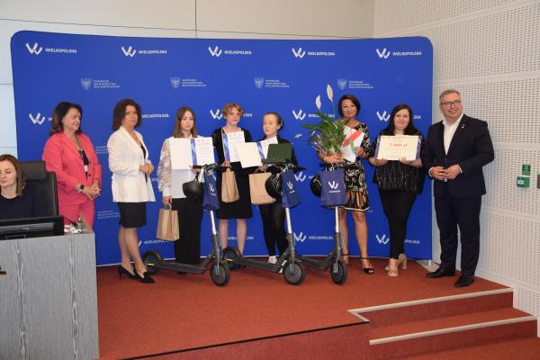 W Urzędzie Marszałkowskim odbyła się gala rozstrzygająca Konkurs Nasz pomysł na ochronę środowiska – IX edycja Odnawialne źródła energii. - kliknij aby powiększyć
