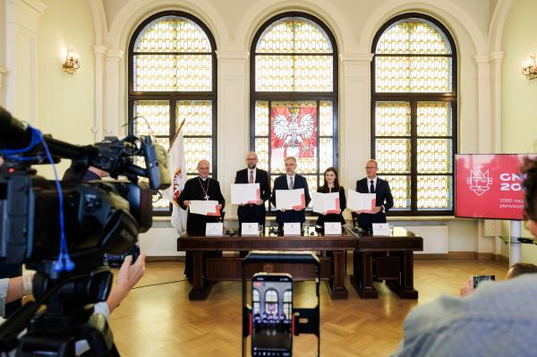 Podpisanie Listu Intencyjnego inaugurującego współpracę w ramach obchodów tysięcznej rocznicy koronacji pierwszych królów Polski- kliknij aby powiększyć