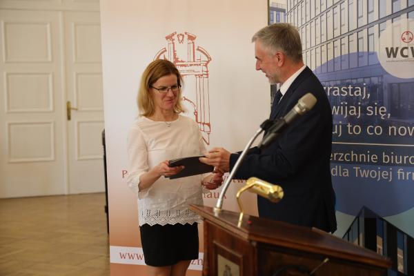 W gali, podczas której wręczono nagrody w VII Konkursie o Nagrodę PTPN wziął udział Marszałek Marek Woźniak.- kliknij aby powiększyć