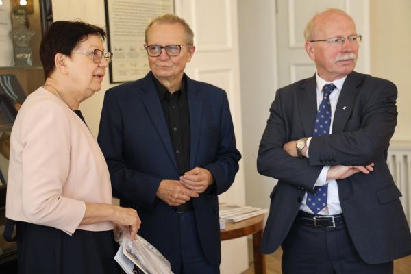 W gali, podczas której wręczono nagrody w VII Konkursie o Nagrodę PTPN wziął udział Marszałek Marek Woźniak.- kliknij aby powiększyć