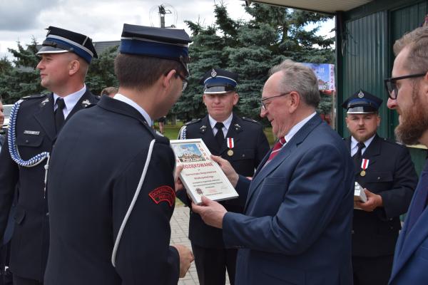 Uroczystość z okazji 125-lecia działalności Ochotniczej Straży Pożarnej w Parkowie - kliknij aby powiększyć