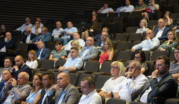 Spotkanie konsultacyjne w ramach programu Fundusze Europejskie dla Wielkopolski 2021-2027 dla jednostek samorządu terytorialnego nieobjętych instrumentem Zintegrowanych Inwestycji Terytorialnych - ZIT- kliknij aby powiększyć