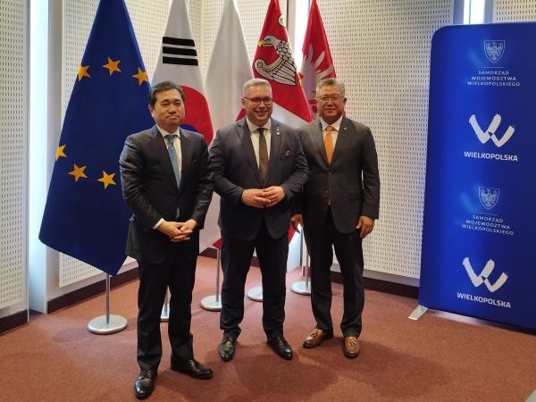 Wielkopolska czeka na atom- kliknij aby powiększyć