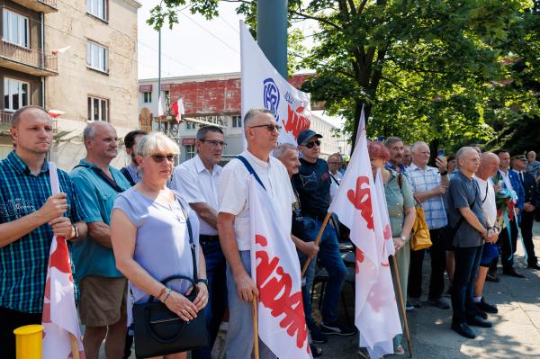 Hołd dla Bohaterów Poznańskiego Czerwca 1956 r.- kliknij aby powiększyć