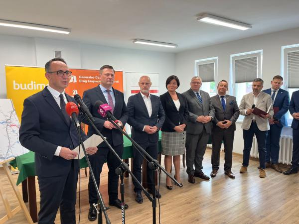 Podpisanie umowy na budowę odcinka drogi S10 Wałcz – Piła Północ.- kliknij aby powiększyć