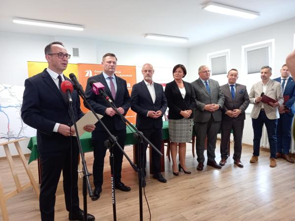 Podpisanie umowy na budowę odcinka drogi S10 Wałcz – Piła Północ.- kliknij aby powiększyć