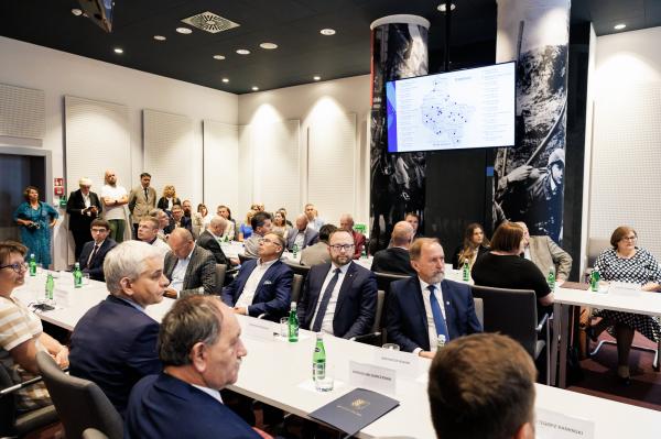 Konferencja prasowa: Fundusze Europejskie dla Wielkopolski poprawią jakość kształcenia i infrastrukturę edukacyjną- kliknij aby powiększyć