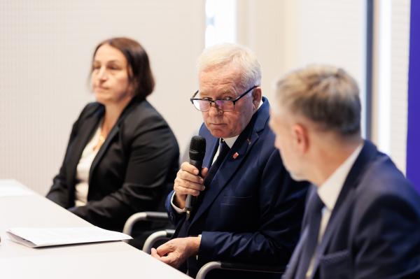  Konferencja prasowa: Fundusze Europejskie dla Wielkopolski na rozwój gospodarki wodno-ściekowej- kliknij aby powiększyć