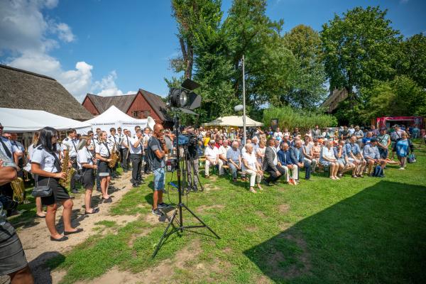 Wielkopolski Dzień Pszczół, odbył się w niedzielę 11 sierpnia na terenie Rezerwatu Archeologicznego Zawodzie w Kaliszu. - kliknij aby powiększyć