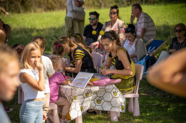 Wielkopolski Dzień Pszczół, odbył się w niedzielę 11 sierpnia na terenie Rezerwatu Archeologicznego Zawodzie w Kaliszu. - kliknij aby powiększyć