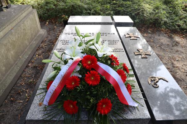 Grób Włodzimierza Gedymina na Cmentarzu Zasłużonych Wielkopolan - kliknij aby powiększyć