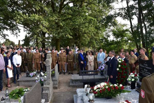 W Przespolewie odbyły się uroczystości upamiętniające 80. rocznicę zwycięskich bitew 2 Korpusu Armii generała Władysława Andersa.- kliknij aby powiększyć