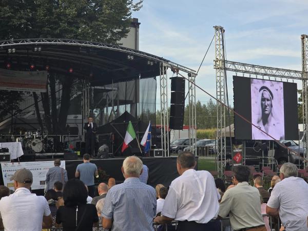 W Przespolewie odbyły się uroczystości upamiętniające 80. rocznicę zwycięskich bitew 2 Korpusu Armii generała Władysława Andersa.- kliknij aby powiększyć
