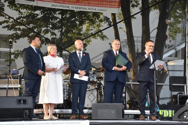 W Przespolewie odbyły się uroczystości upamiętniające 80. rocznicę zwycięskich bitew 2 Korpusu Armii generała Władysława Andersa.- kliknij aby powiększyć