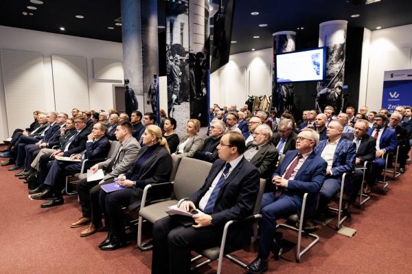 Spotkanie Marszałka Marka Woźniaka z przedstawicielami Wielkopolskiego Klubu Kapitału- kliknij aby powiększyć