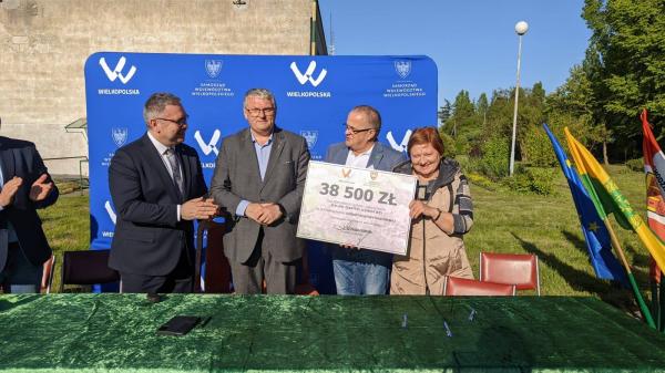 Ogrody działkowe z okręgów poznańskiego, kaliskiego oraz pilskiego zawarły umowy na dofinansowanie realizacji projektów budowy infrastruktury ogrodowej- kliknij aby powiększyć