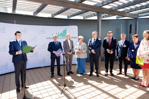 DOOR, czyli Dostępność, Opieka nad Pacjentem, Onkologia, Regiony to inicjatywa, która ma na celu poprawę dostępności i jakości leczenia nowotworów oraz nakierowanie działań na potrzeby pacjentów. - kliknij aby powiększyć