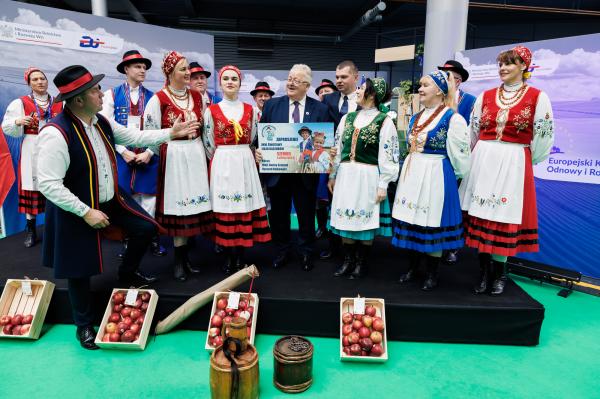 Europejski Kongres Odnowy i Rozwoju Wsi - Dzień Polski - kliknij aby powiększyć