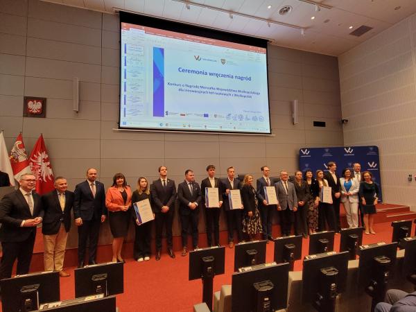 Zdjęcie grupowe laureatów konkursu dla kół naukowych
- kliknij aby powiększyć