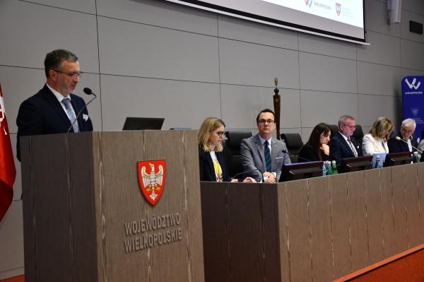 Zarząd województwa otrzymał absolutorium za 2024 rok podczas sesji Sejmiku 26 maja - kliknij aby powiększyć