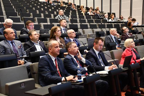 Zarząd województwa otrzymał absolutorium za 2024 rok podczas sesji Sejmiku 26 maja - kliknij aby powiększyć