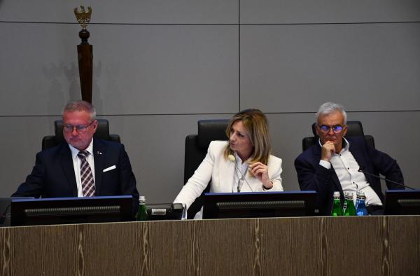 Zarząd województwa otrzymał absolutorium za 2024 rok podczas sesji Sejmiku 26 maja - kliknij aby powiększyć