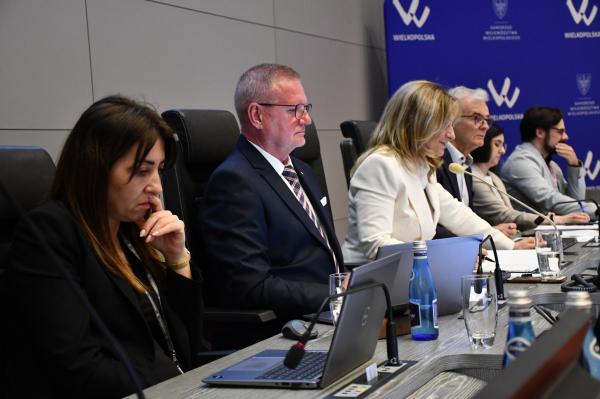 Zarząd województwa otrzymał absolutorium za 2024 rok podczas sesji Sejmiku 26 maja - kliknij aby powiększyć