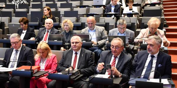 Zarząd województwa otrzymał absolutorium za 2024 rok podczas sesji Sejmiku 26 maja - kliknij aby powiększyć