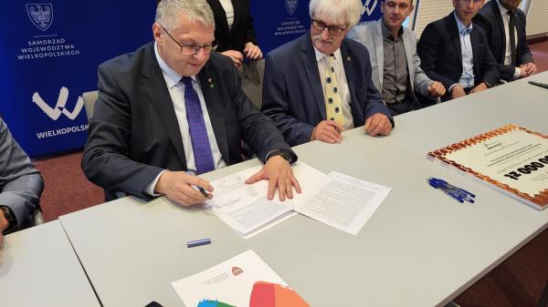 Dwa miliony na węzę dla wielkopolskich pasiek w 2025 roku- kliknij aby powiększyć