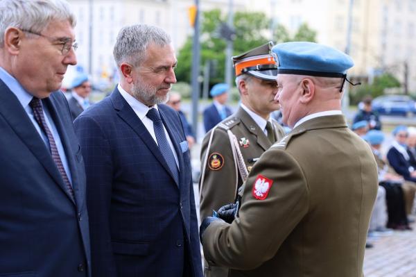 Obchody Dnia Weterana Działań Poza Granicami Państwa oraz Międzynarodowego Dnia Uczestnika Misji Pokojowych Organizacji Narodów Zjednoczonych w Poznaniu, fot. WUW Poznań, Rafał Król.- kliknij aby powiększyć
