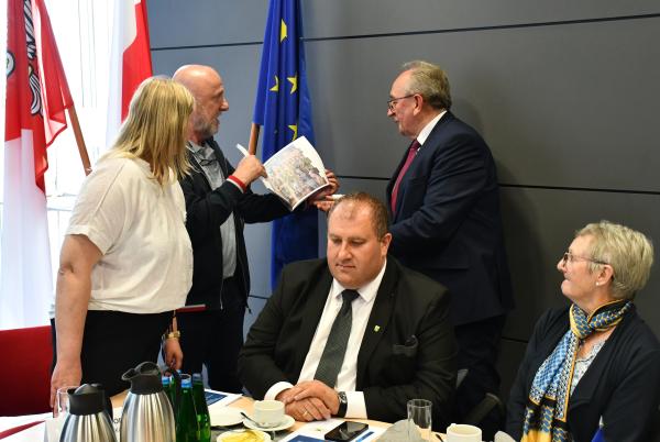 Przedstawiciele bretońskich gmin z wizytą w Urzędzie Marszałkowskim- kliknij aby powiększyć
