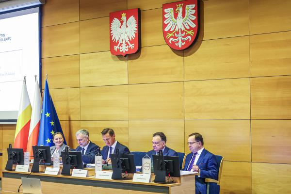 Marszałek Marek Woźniak oraz Wicemarszałek Wojciech Jankowiak wzięli udział w XLIV Zgromadzeniu Ogólnym Związku Województw Rzeczypospolitej Polskiej w Krakowie.

Fot. Polskie Regiony- kliknij aby powiększyć