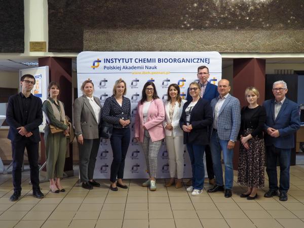 Wizyta studyjna Komisji Gospodarki w Instytucie Chemii Bioorganicznej PAN- kliknij aby powiększyć