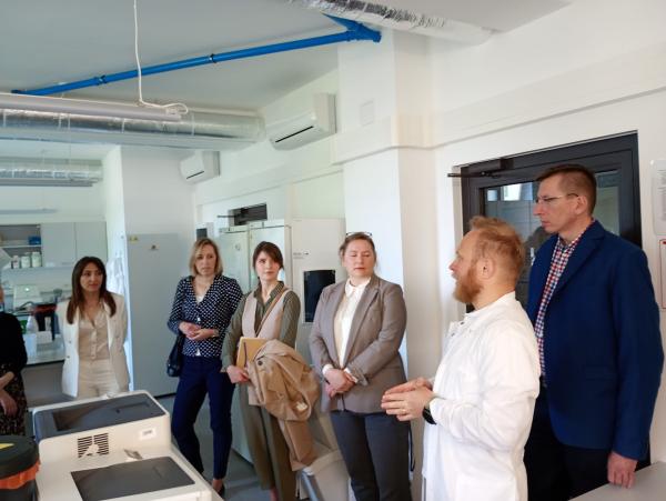Wizyta studyjna Komisji Gospodarki w Instytucie Chemii Bioorganicznej PAN- kliknij aby powiększyć