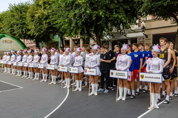 24 czerwca w Lesznie odbyła się ceremonia otwarcia OOM w  koszykówce 3 x 3- kliknij aby powiększyć