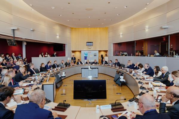 Spotkanie delegacji 132. europejskich regionów z wiceprzewodniczącymi wykonawczymi Komisji Europejskiej- kliknij aby powiększyć
