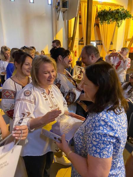 Dorota Kinal Dyrektor Departamentu Edukacji i Nauki wita nauczycieli z Obwodu Charkowskiego- kliknij aby powiększyć