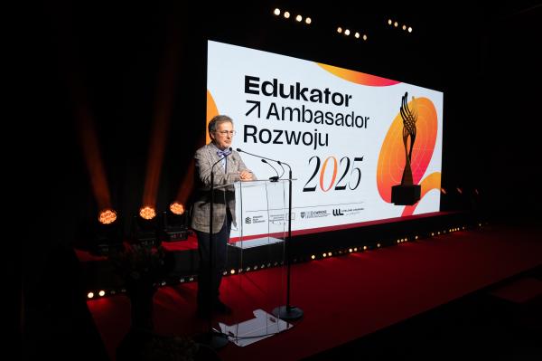 Jan Wróbel - fotorelacja z gali Edukator Ambasador Rozwoju- kliknij aby powiększyć