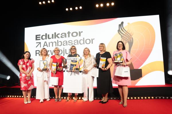 Laureaci konkursu - fotorelacja z gali Edukator Ambasador Rozwoju- kliknij aby powiększyć