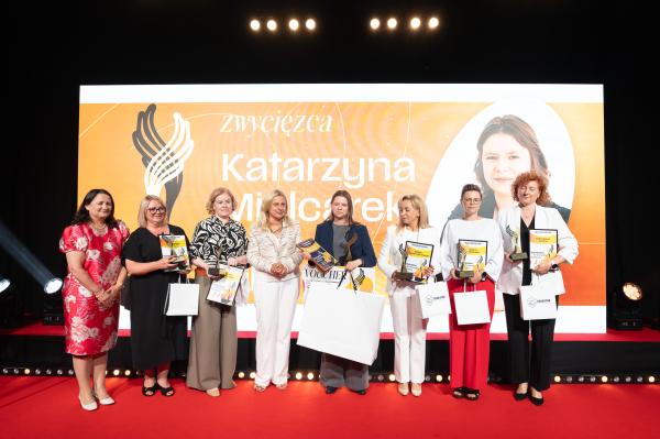 Laureaci konkursu - fotorelacja z gali Edukator Ambasador Rozwoju- kliknij aby powiększyć