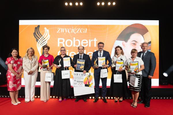 Laureaci konkursu - fotorelacja z gali Edukator Ambasador Rozwoju- kliknij aby powiększyć