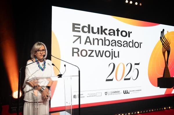 Magdalena Wojtas - fotorelacja z gali Edukator Ambasador Rozwoju- kliknij aby powiększyć