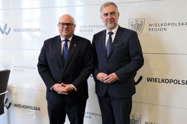 Wielkopolska to jeden z pierwszych regionów, które odwiedził Ambasador Nowej Zelandii w Polsce, J. E. Paul Ballantyne, który misję objął w marcu tego roku. Rozwój przemysłu kosmicznego był wiodącym tematem podczas spotkania Pana Ambasadora z Markiem Woźniakiem, Marszałkiem Województwa Wielkopolskiego.- kliknij aby powiększyć