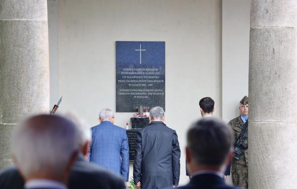 Marek Woźniak, Marszałek Województwa Wielkopolskiego wziął udział w obchodach Narodowego Dnia Pamięci o Polakach - Ofiarach Ludobójstwa dokonanego przez OUN i UPA na ziemiach wschodnich II Rzeczypospolitej Polskiej.- kliknij aby powiększyć