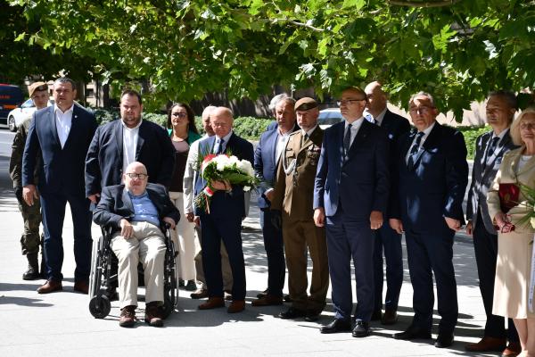 Pamięć premiera Mikołajczyka uczczona w Poznaniu- kliknij aby powiększyć